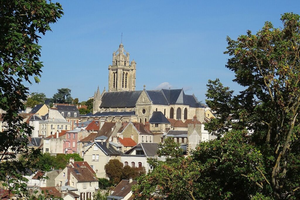 Moins réputée que Paris, cette ville d’Île-de-France étonne par son patrimoine et sa douceur de vivre